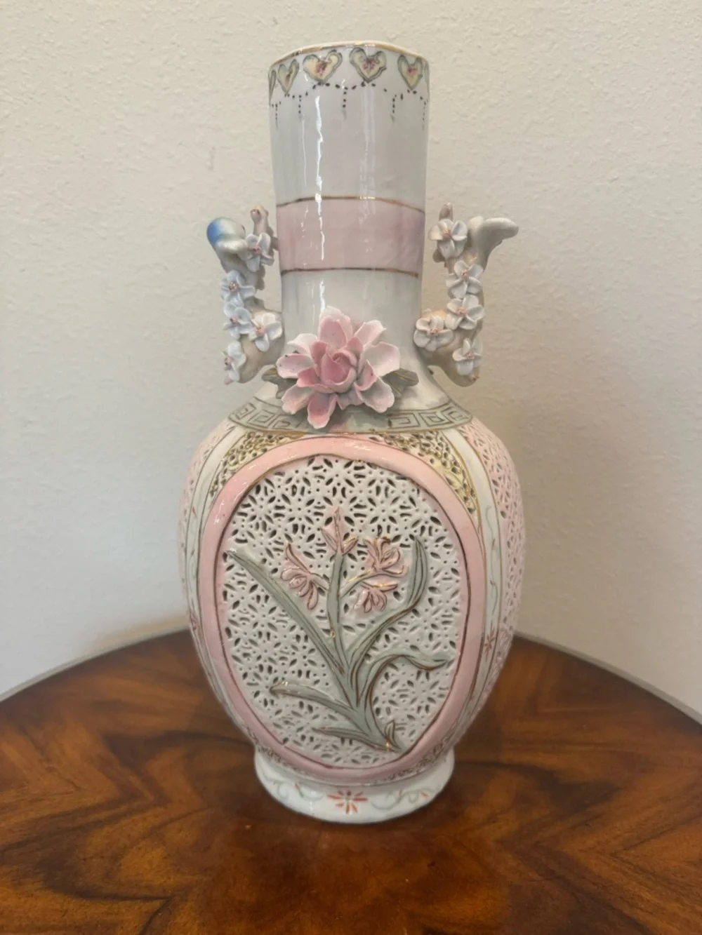 Beautiful vintage Chinese reticulated vase with birds, butterflies and flowers - Picture 10 of 16